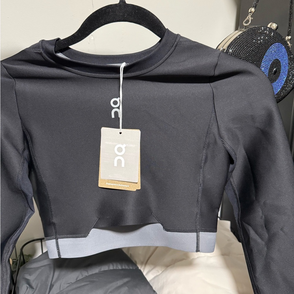 ON Running Long Sleeve Crop Top – Black | Athletic Performance Top l NWT